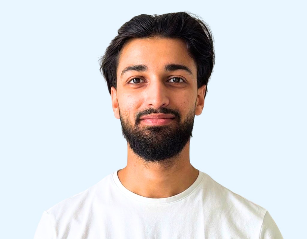 Sourire confiant avec des dents blanches parfaites, représentant les services de dentisterie esthétique et soins dentaires professionnels à Dental Swiss Clinics.